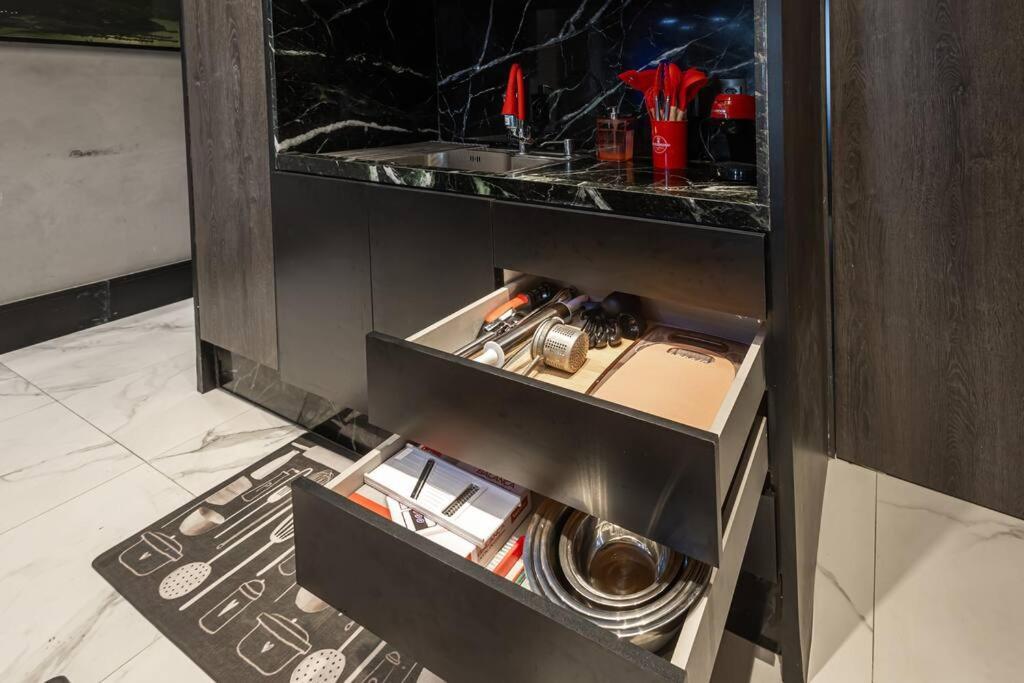 The Luxe At Copacabana Apartemen