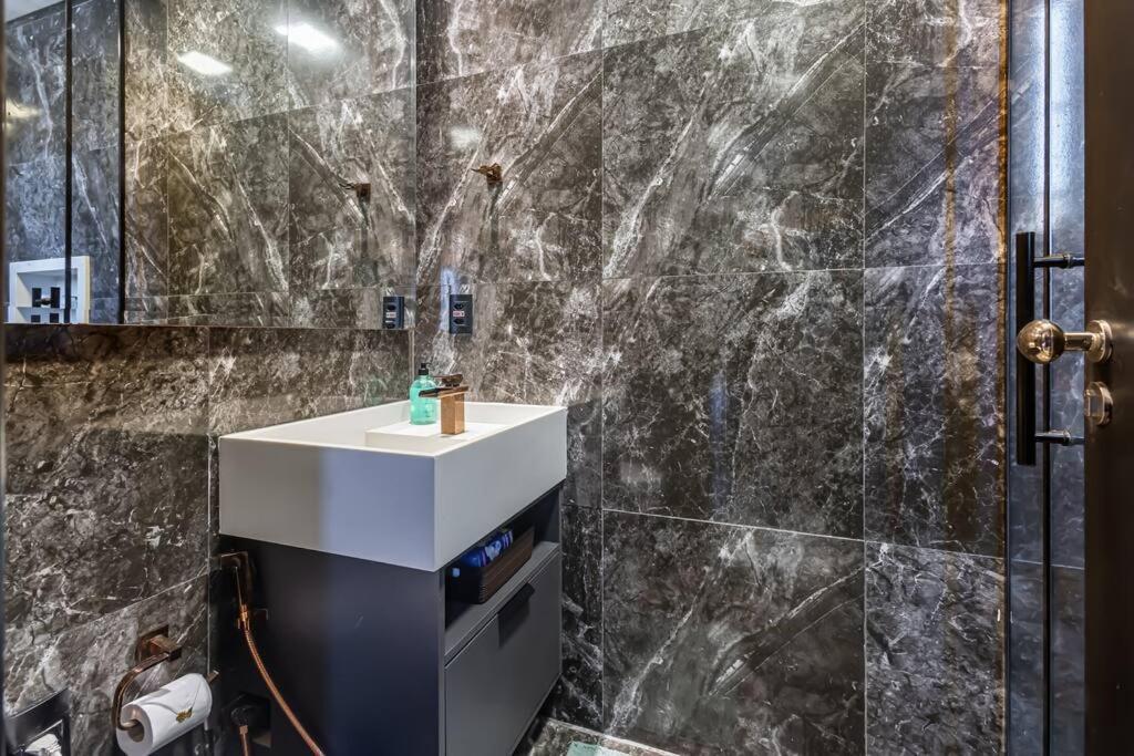 Apartemen The Luxe At Copacabana *